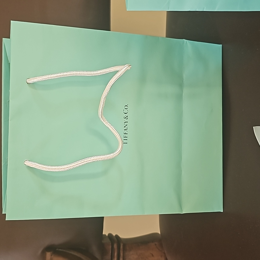 Tiffany & Co Shopping bags, ribbon and jewelry box. - Picture 5 of 11